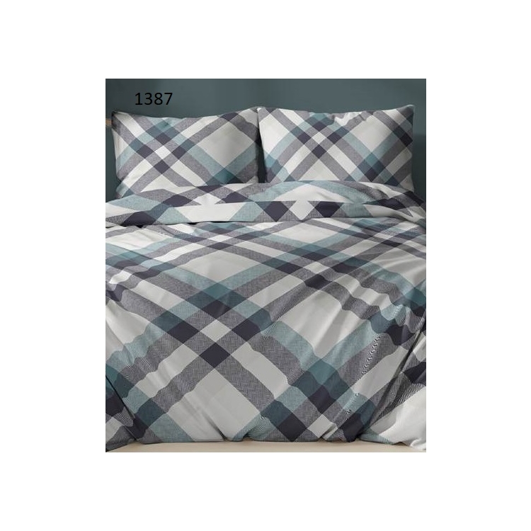 Pościel FLANELOWA Ciepła i polska- Wzór Niebiesko-Granatowa krata  na Bieli   1837, rozłożona na łóżku